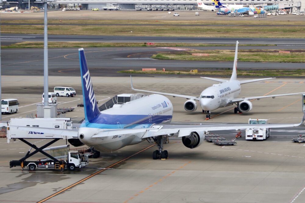 JAL・ANAの2026年4〜6月期決算を比較 両社減益の背景と明暗を分けた