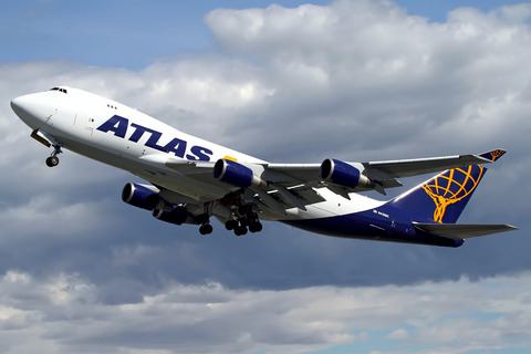 atlas N418MC-B744-take-off-in-sky-ANC-2