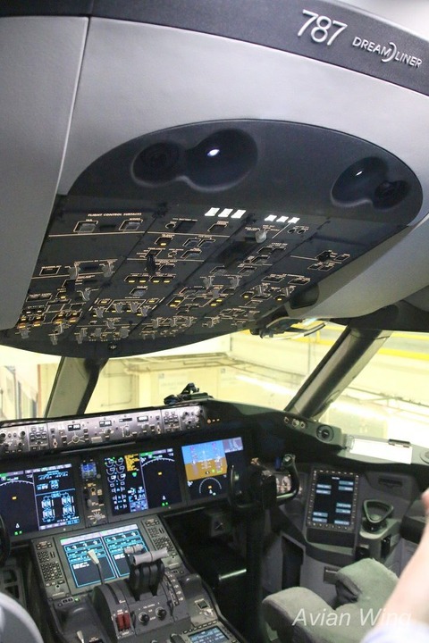 b787 cockpit