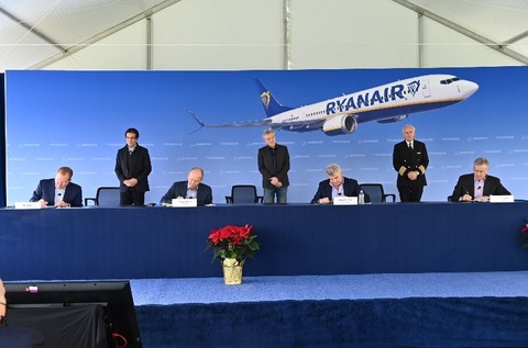 RYR-Signing-2