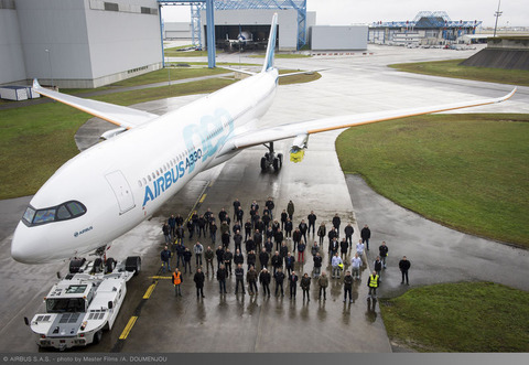 A330neo_Paint_shop_rollout_1