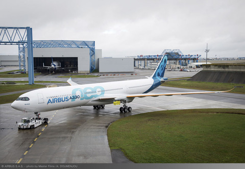 A330neo_Paint_shop_rollout_2